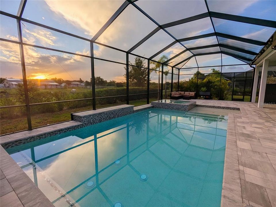 En Venta: $999,000 (4 camas, 3 baños, 2500 Pies cuadrados)