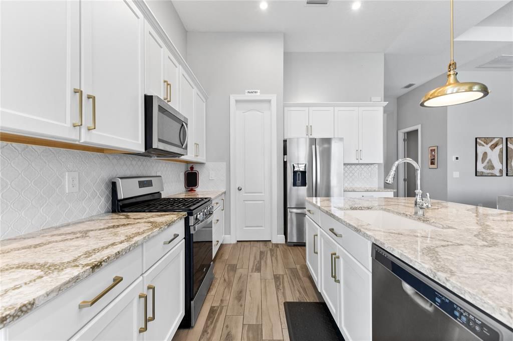 En Venta: $999,000 (4 camas, 3 baños, 2500 Pies cuadrados)