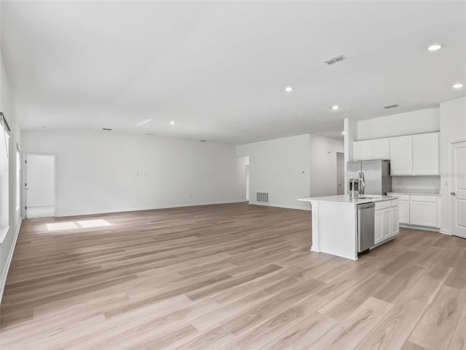На продажу: $415,000 (5 спален, 3 ванн, 2355 Квадратных фут)