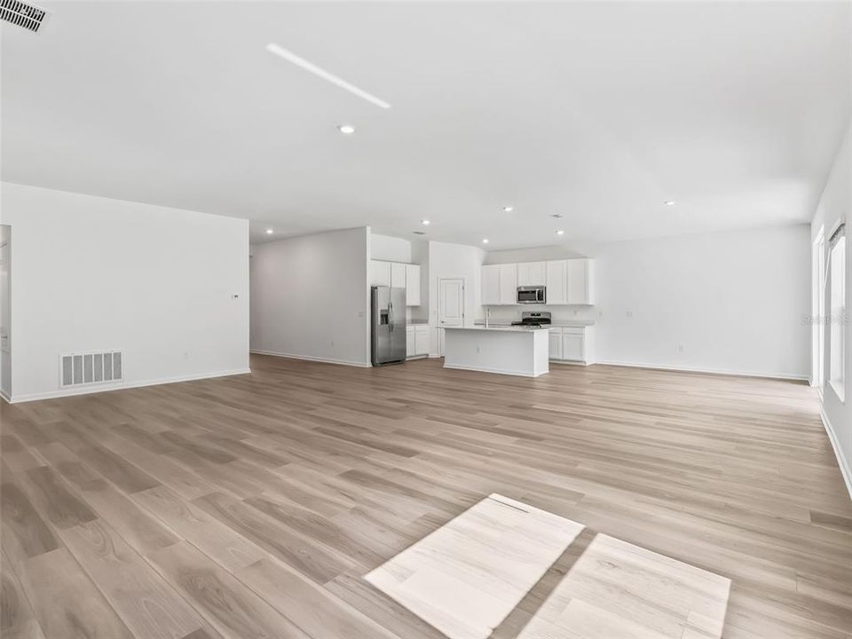 На продажу: $415,000 (5 спален, 3 ванн, 2355 Квадратных фут)