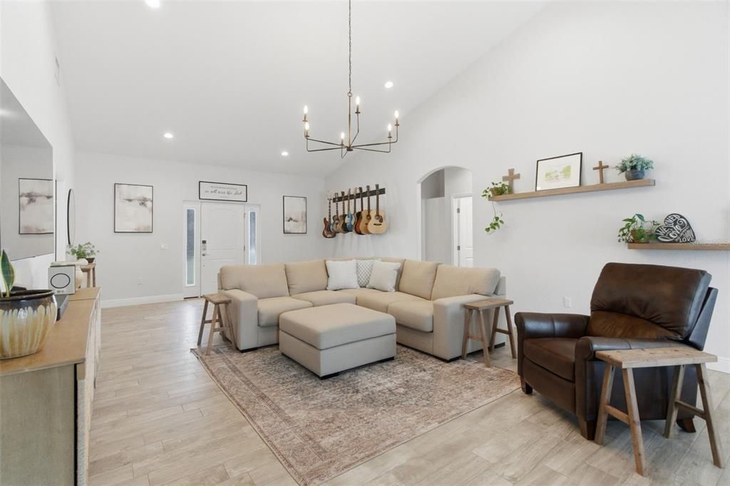 For Sale: $515,000 (3 beds, 2 baths, 1744 Square Feet)