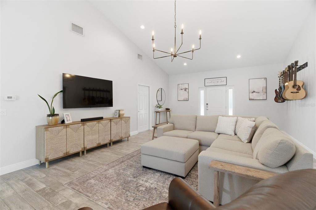 For Sale: $515,000 (3 beds, 2 baths, 1744 Square Feet)