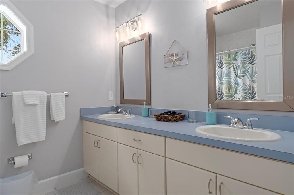 For Sale: $895,000 (4 beds, 3 baths, 2530 Square Feet)