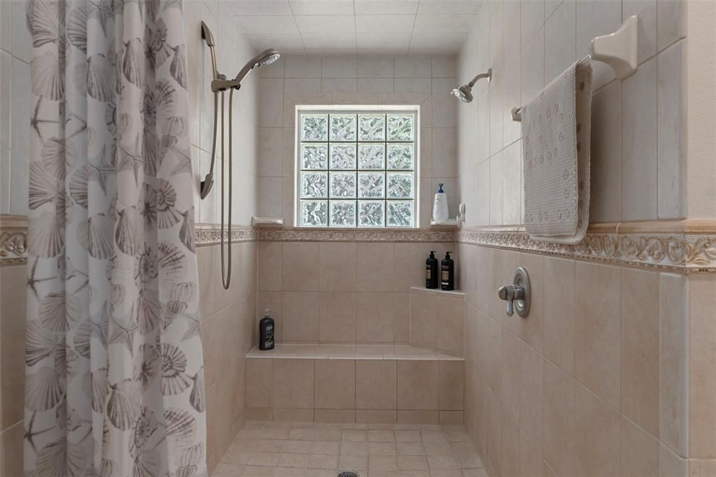 For Sale: $895,000 (4 beds, 3 baths, 2530 Square Feet)