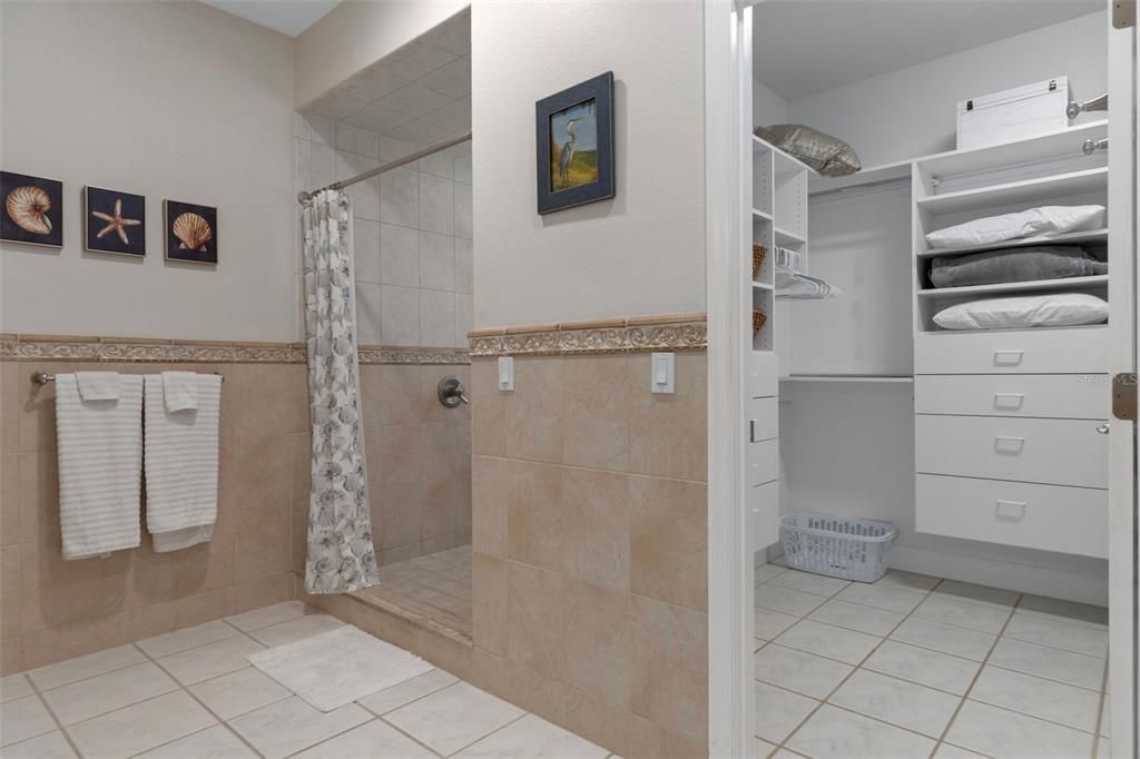 For Sale: $895,000 (4 beds, 3 baths, 2530 Square Feet)