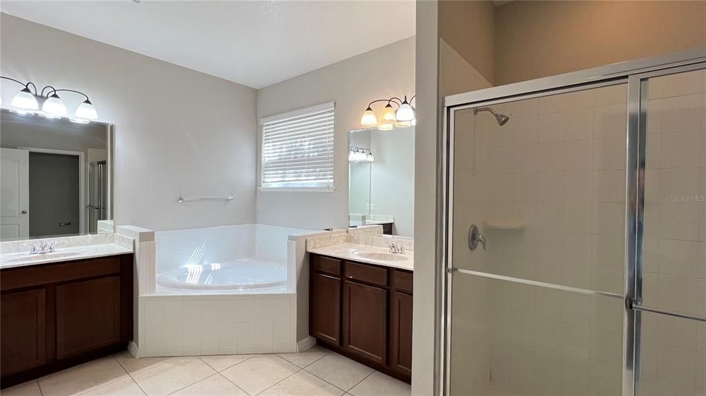 For Rent: $2,500 (5 beds, 2 baths, 2720 Square Feet)