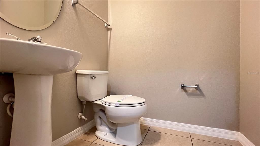 For Rent: $2,500 (5 beds, 2 baths, 2720 Square Feet)