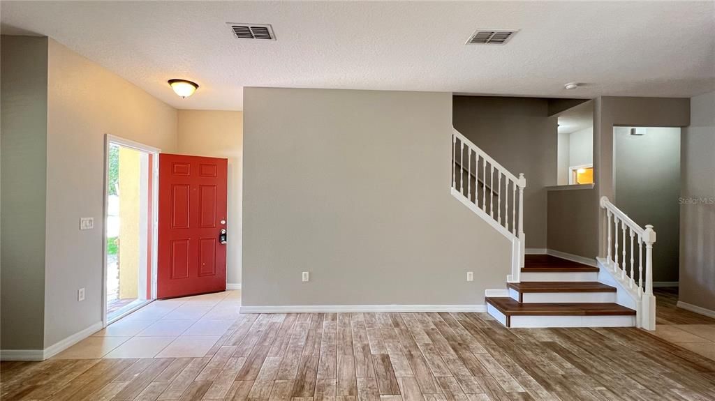 For Rent: $2,500 (5 beds, 2 baths, 2720 Square Feet)