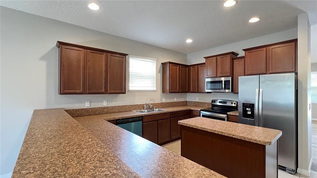 For Rent: $2,500 (5 beds, 2 baths, 2720 Square Feet)