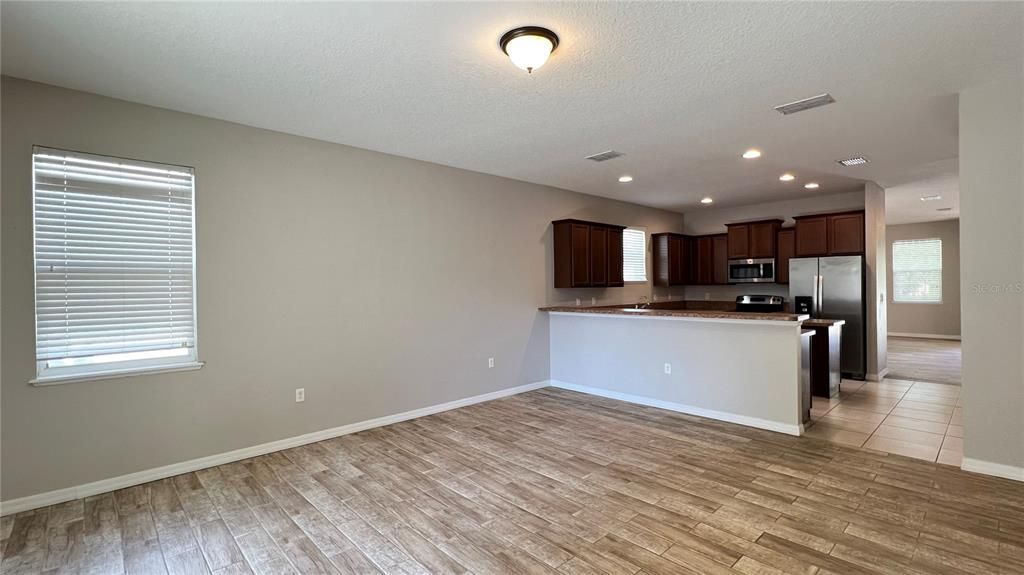 For Rent: $2,500 (5 beds, 2 baths, 2720 Square Feet)