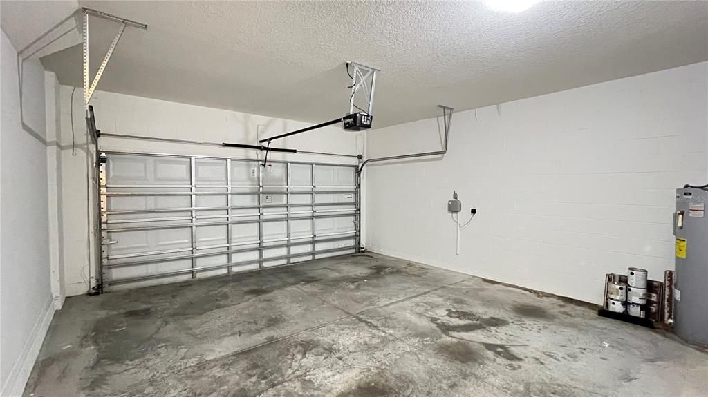 For Rent: $2,500 (5 beds, 2 baths, 2720 Square Feet)