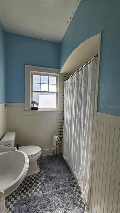 Active With Contract: $2,200 (3 beds, 2 baths, 1707 Square Feet)