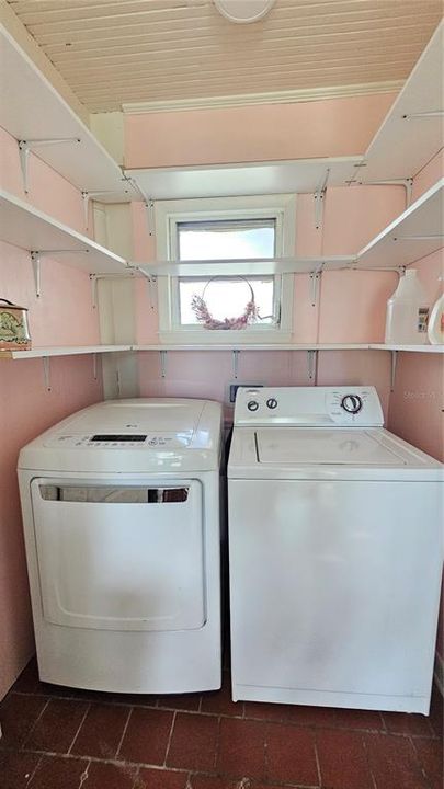 Active With Contract: $2,200 (3 beds, 2 baths, 1707 Square Feet)