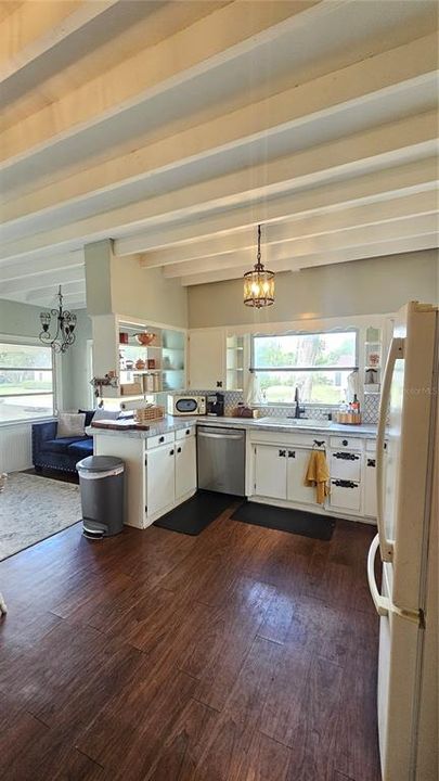 Active With Contract: $2,200 (3 beds, 2 baths, 1707 Square Feet)