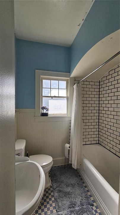 Active With Contract: $2,200 (3 beds, 2 baths, 1707 Square Feet)