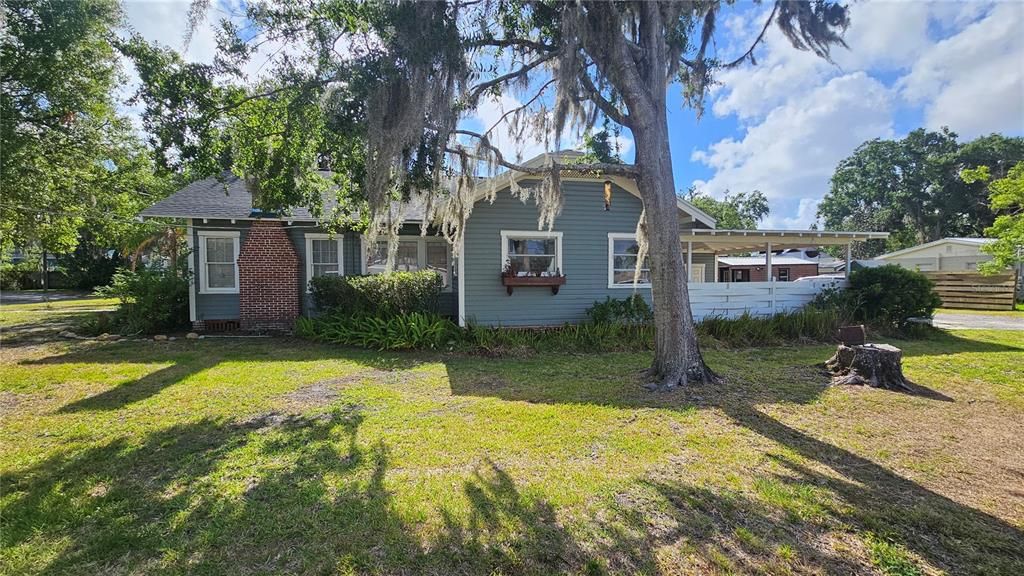 Active With Contract: $2,200 (3 beds, 2 baths, 1707 Square Feet)