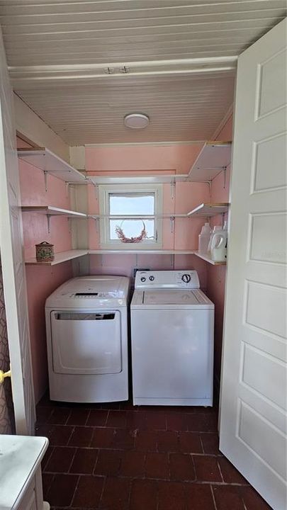 Active With Contract: $2,200 (3 beds, 2 baths, 1707 Square Feet)
