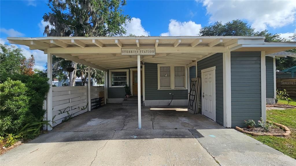 Active With Contract: $2,200 (3 beds, 2 baths, 1707 Square Feet)
