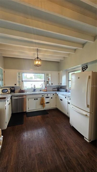 Active With Contract: $2,200 (3 beds, 2 baths, 1707 Square Feet)