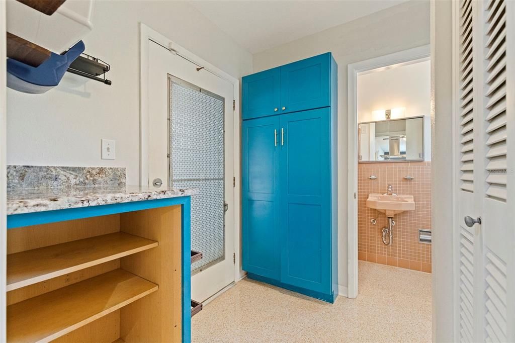 Под контрактом: $559,000 (3 спален, 2 ванн, 1991 Квадратных фут)