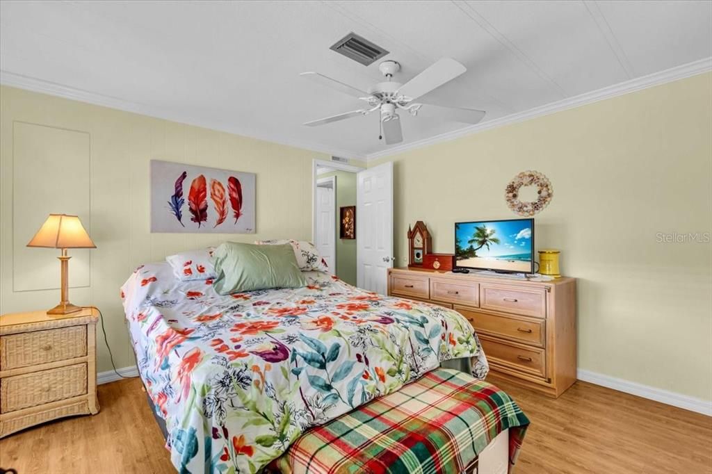 For Sale: $210,000 (2 beds, 2 baths, 1152 Square Feet)