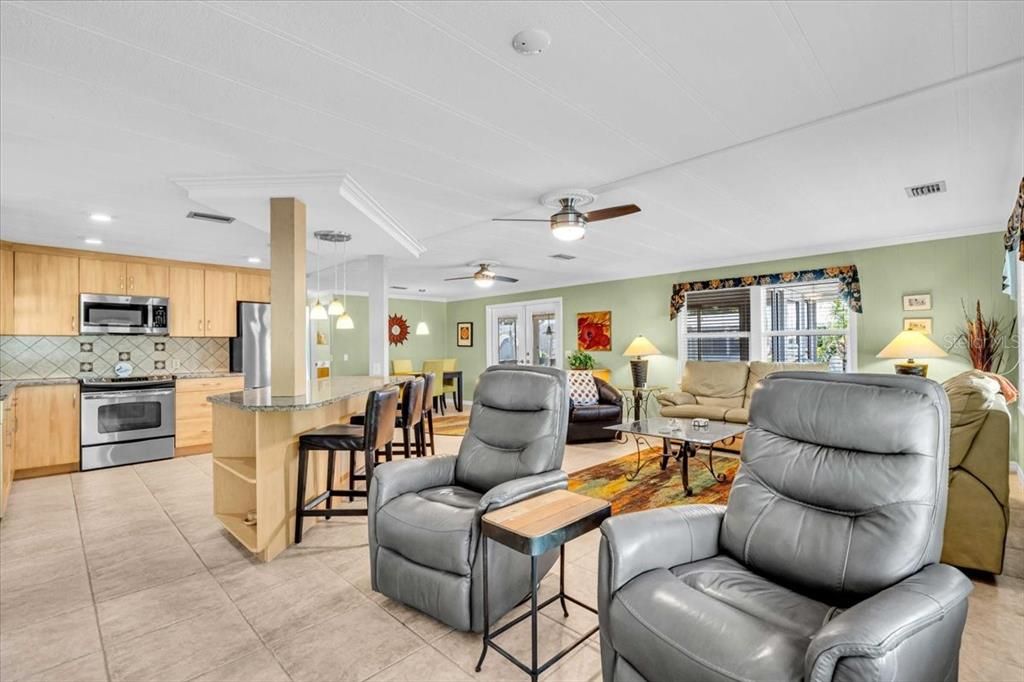 For Sale: $210,000 (2 beds, 2 baths, 1152 Square Feet)