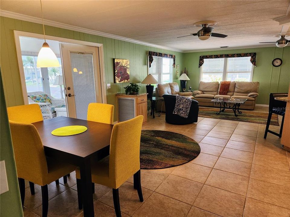 For Sale: $210,000 (2 beds, 2 baths, 1152 Square Feet)