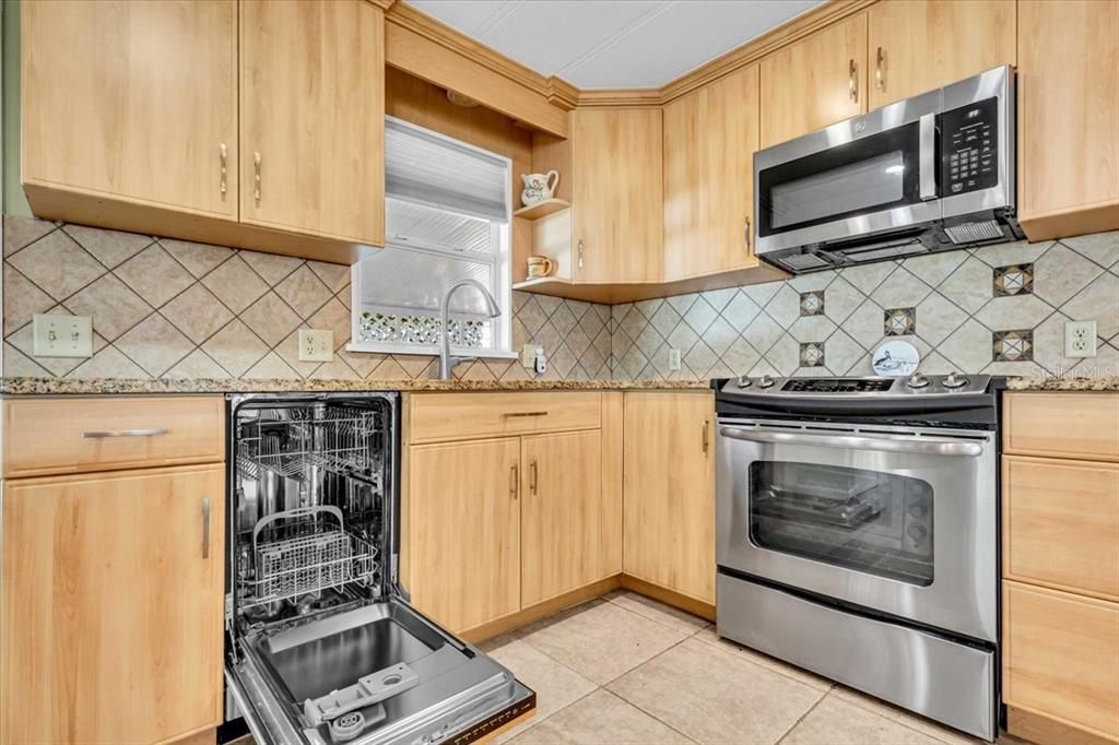 For Sale: $210,000 (2 beds, 2 baths, 1152 Square Feet)