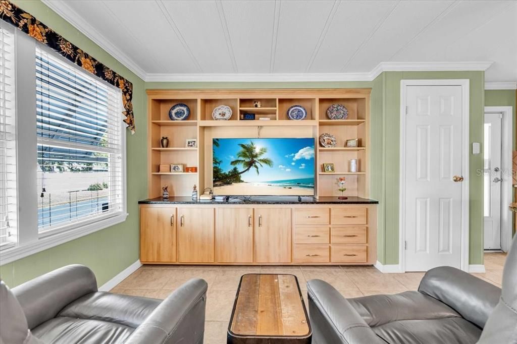 For Sale: $210,000 (2 beds, 2 baths, 1152 Square Feet)