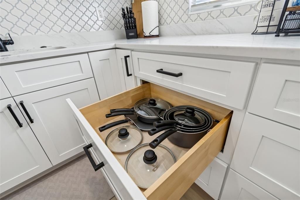 В аренду: $2,700 (4 спален, 1 ванн, 1050 Квадратных фут)