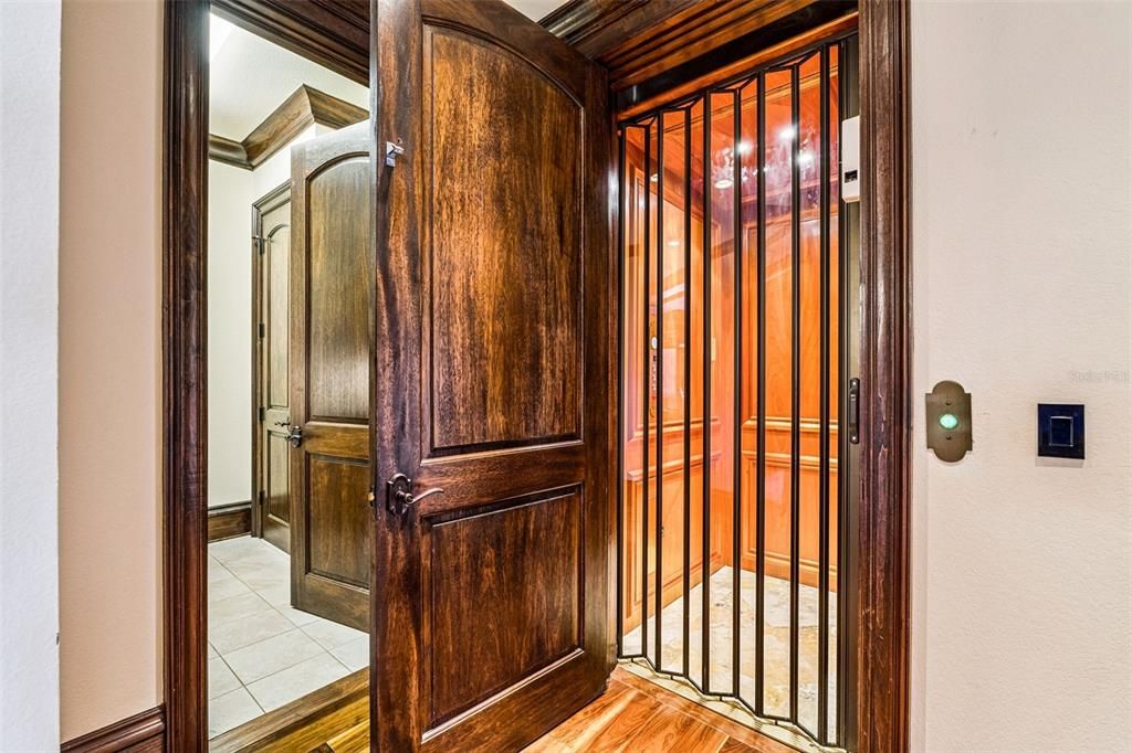 En Venta: $5,250,000 (6 camas, 7 baños, 11049 Pies cuadrados)