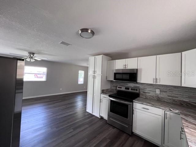 For Rent: $2,100 (3 beds, 2 baths, 1320 Square Feet)