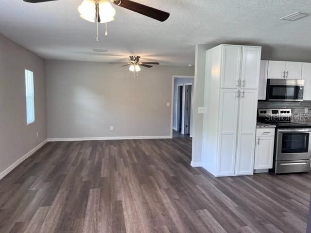 For Rent: $2,100 (3 beds, 2 baths, 1320 Square Feet)