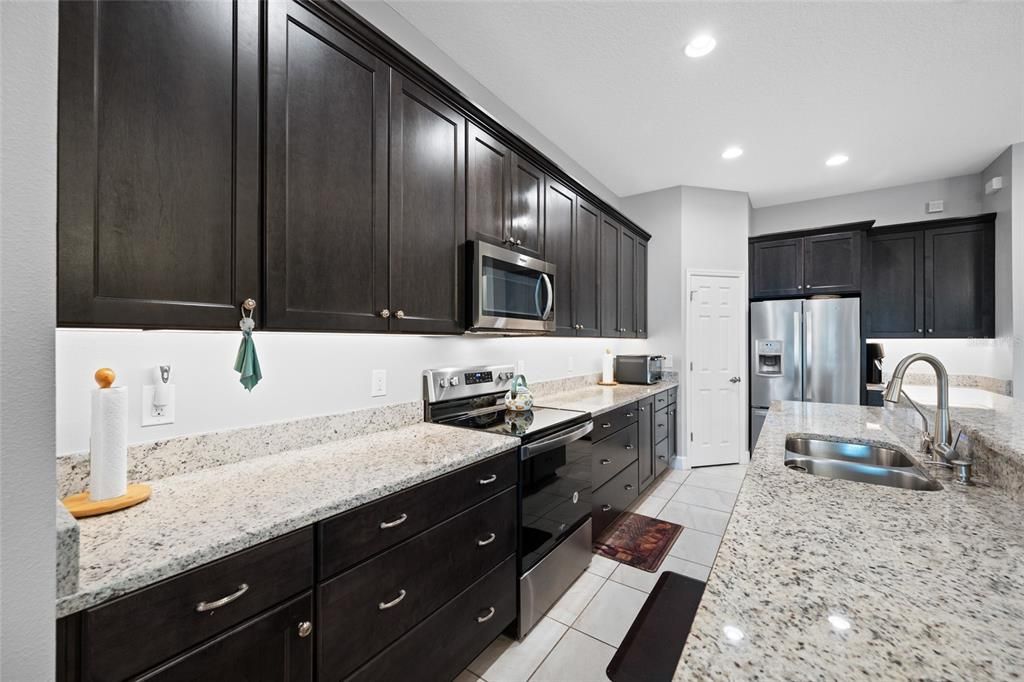 For Sale: $385,000 (2 beds, 2 baths, 1781 Square Feet)