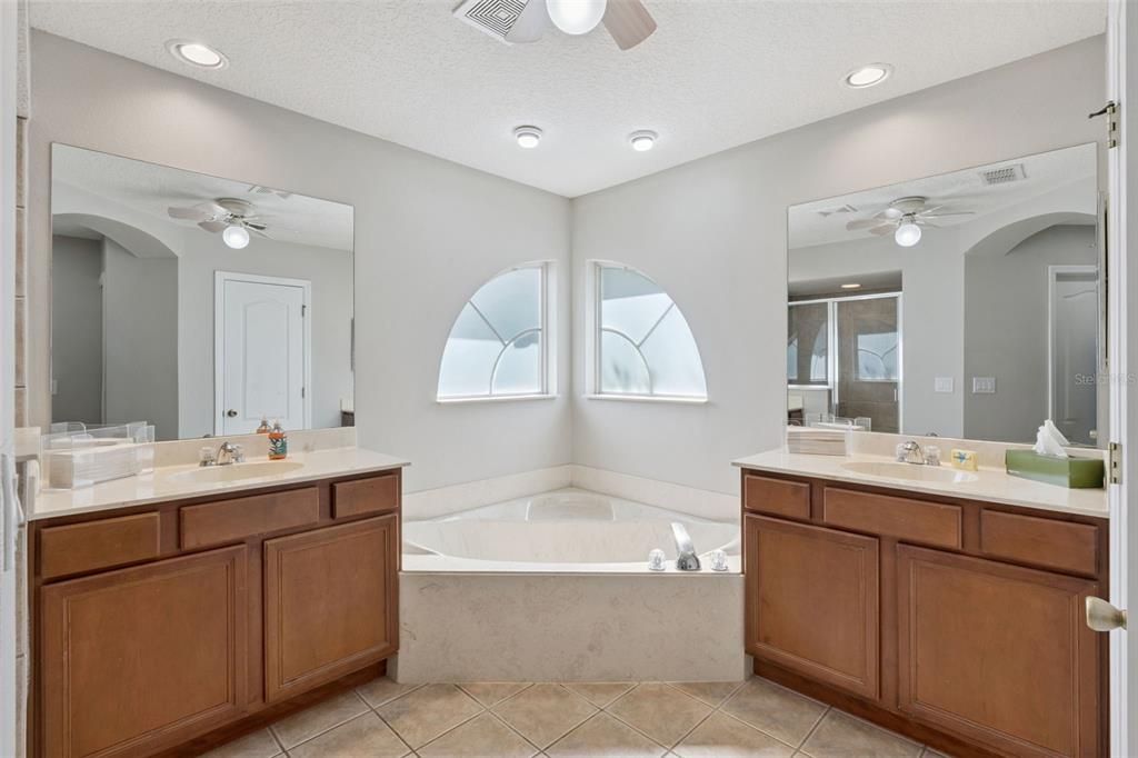 For Sale: $450,000 (4 beds, 3 baths, 2862 Square Feet)