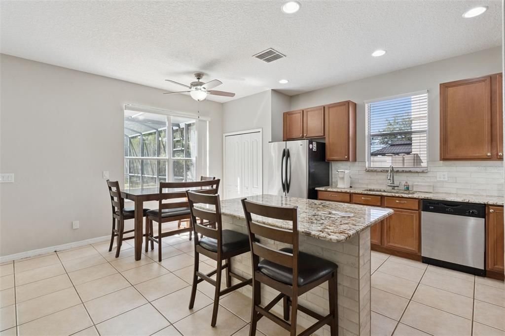 For Sale: $450,000 (4 beds, 3 baths, 2862 Square Feet)