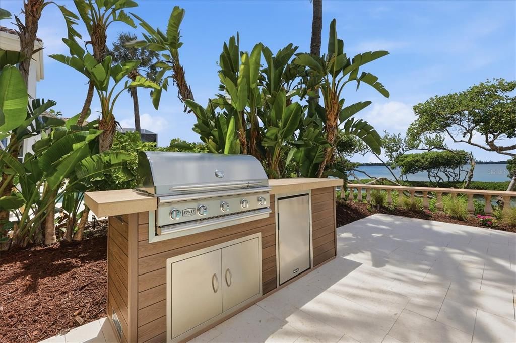 For Sale: $4,999,000 (5 beds, 3 baths, 3842 Square Feet)