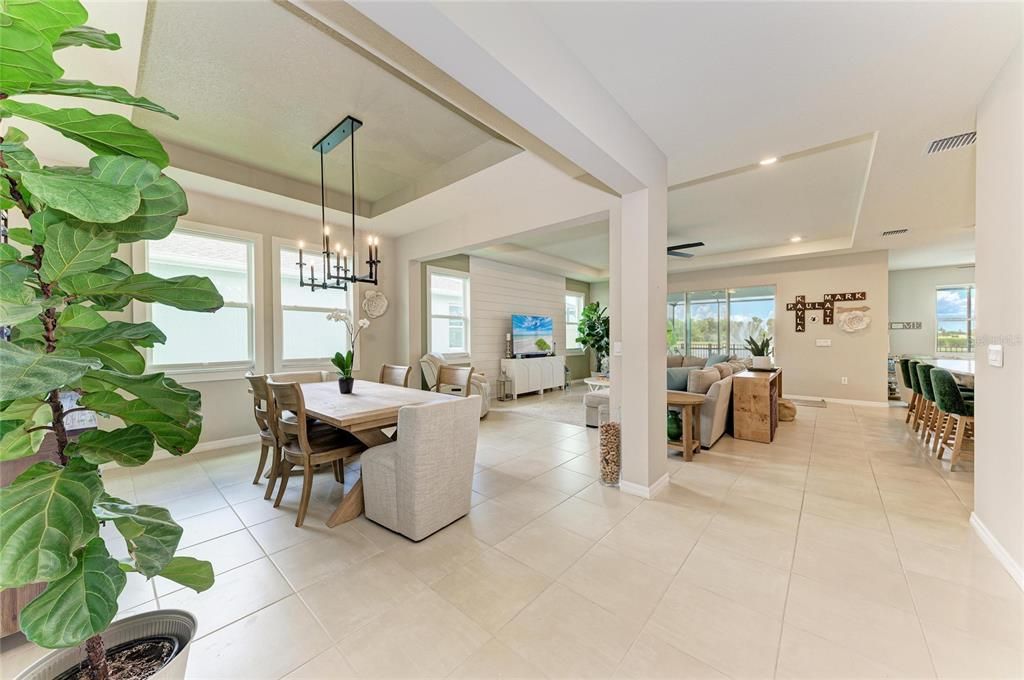合同活跃: $600,000 (4 贝兹, 3 浴室, 2828 平方英尺)