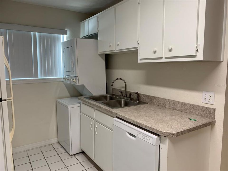For Rent: $1,600 (2 beds, 2 baths, 1077 Square Feet)