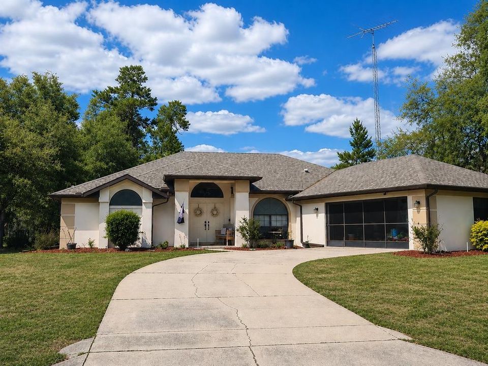 For Sale: $344,900 (3 beds, 2 baths, 2033 Square Feet)
