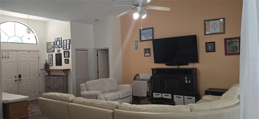 For Sale: $344,900 (3 beds, 2 baths, 2033 Square Feet)