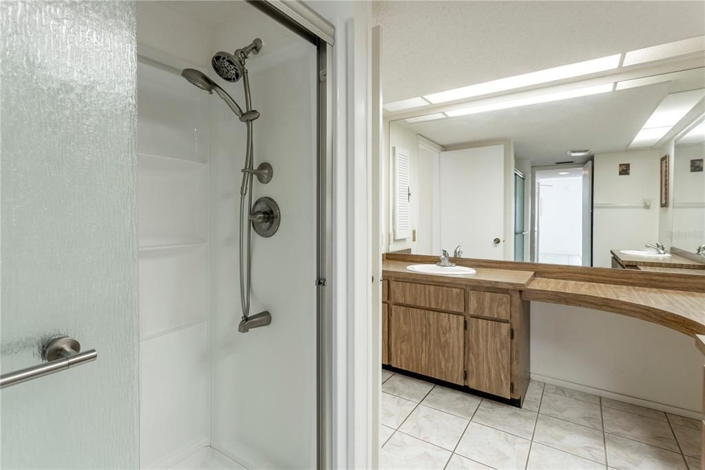 For Sale: $110,000 (2 beds, 1 baths, 1114 Square Feet)