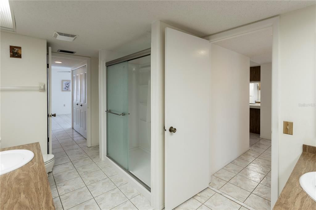 For Sale: $110,000 (2 beds, 1 baths, 1114 Square Feet)