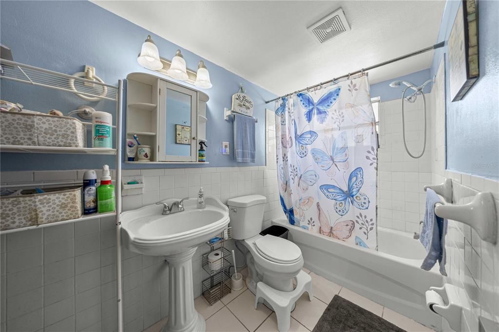 For Sale: $205,000 (3 beds, 2 baths, 1388 Square Feet)