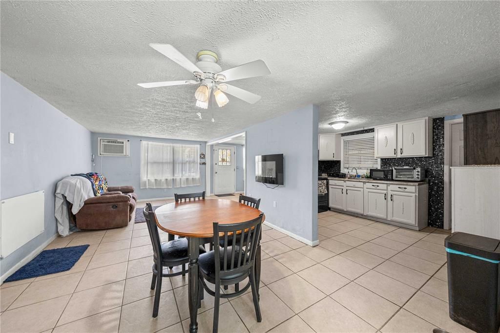 For Sale: $205,000 (3 beds, 2 baths, 1388 Square Feet)
