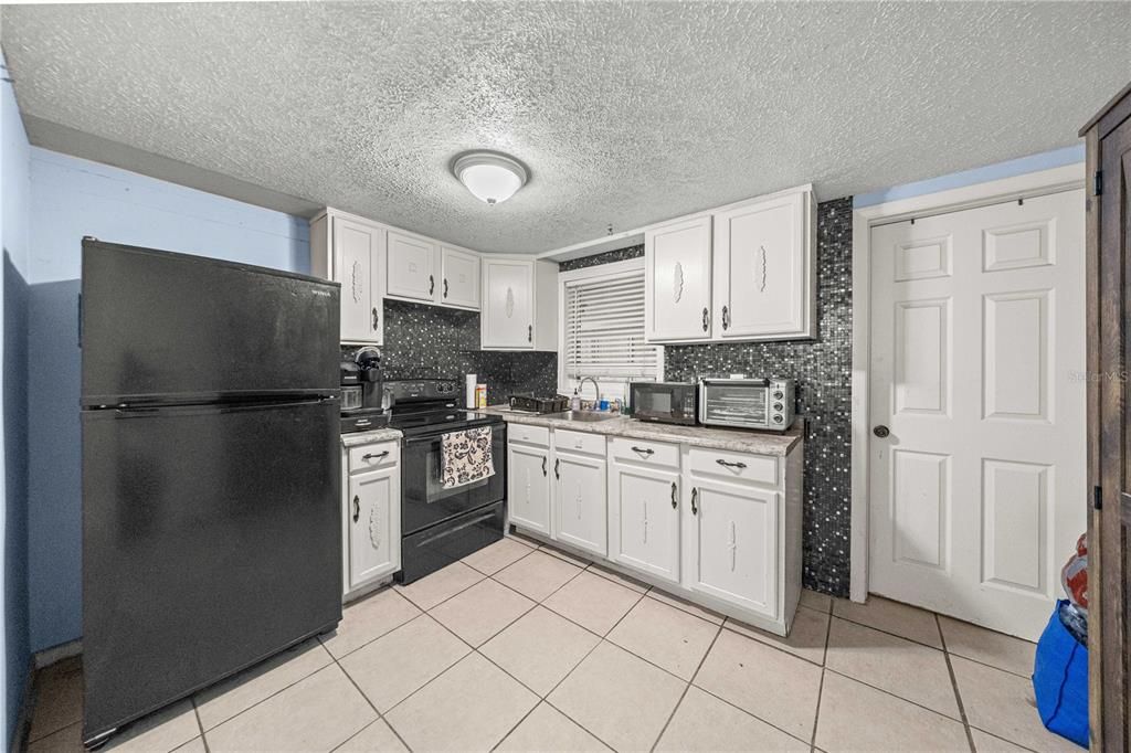 For Sale: $205,000 (3 beds, 2 baths, 1388 Square Feet)