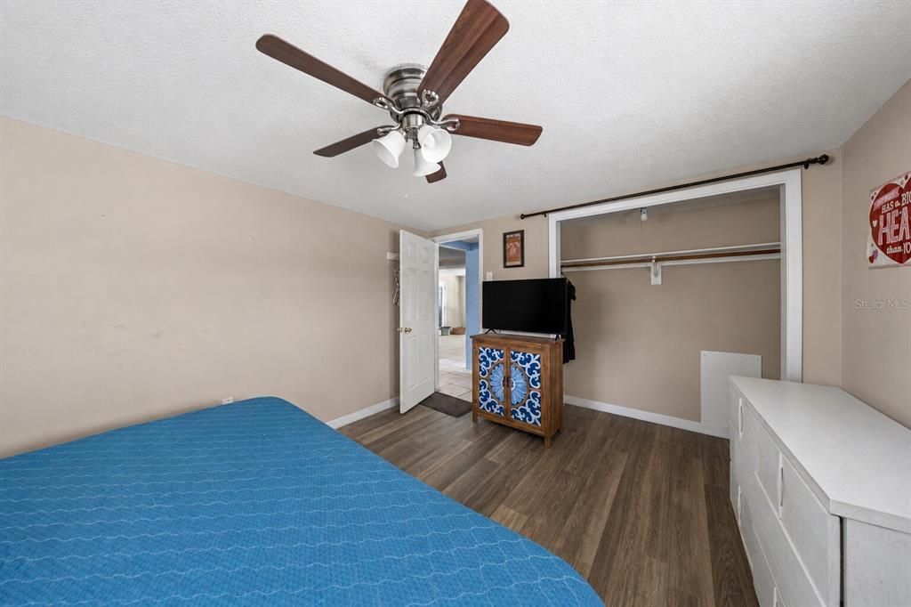 For Sale: $205,000 (3 beds, 2 baths, 1388 Square Feet)