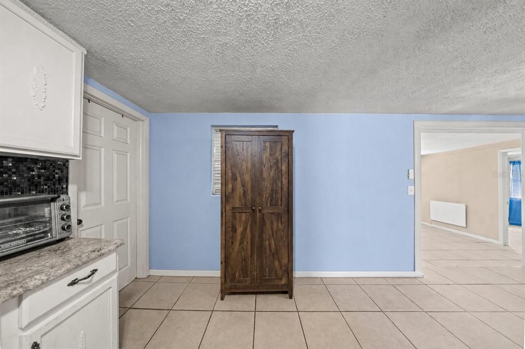 For Sale: $205,000 (3 beds, 2 baths, 1388 Square Feet)