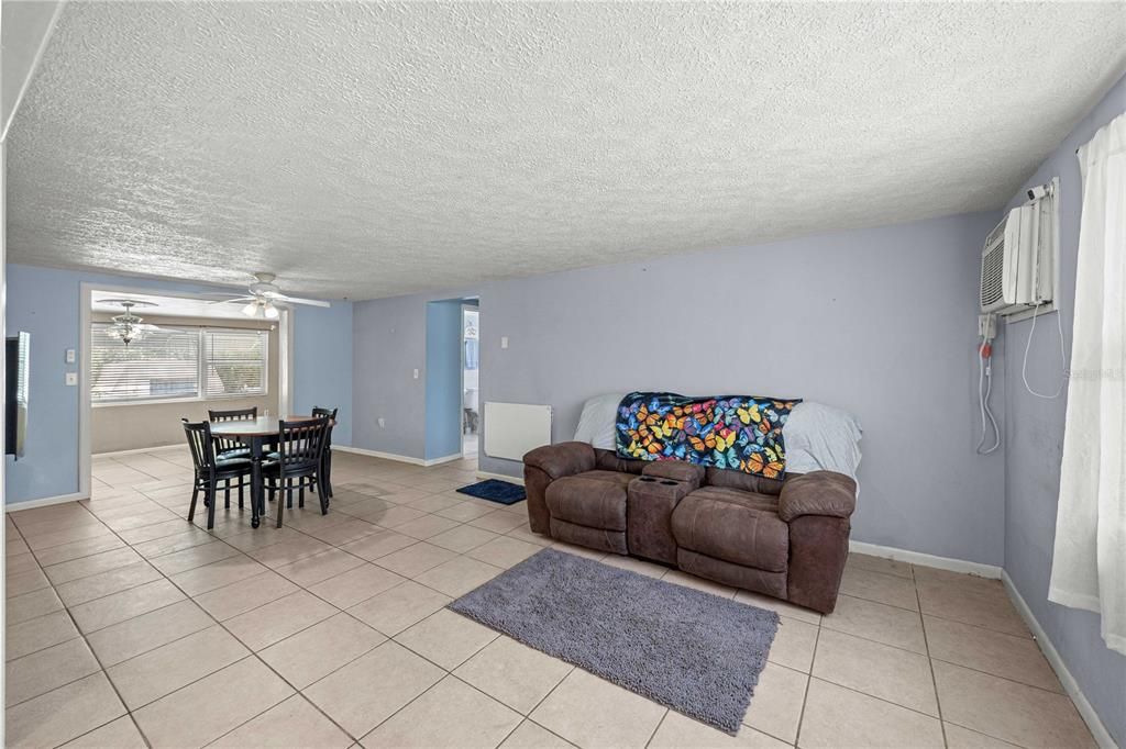 For Sale: $205,000 (3 beds, 2 baths, 1388 Square Feet)