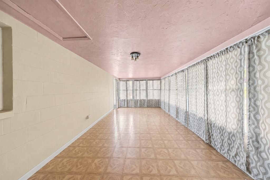 For Sale: $205,000 (3 beds, 2 baths, 1388 Square Feet)